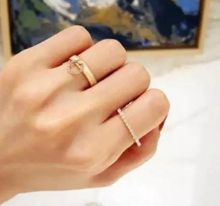 女士戒指戴法图解,女生戒指戴法含义图