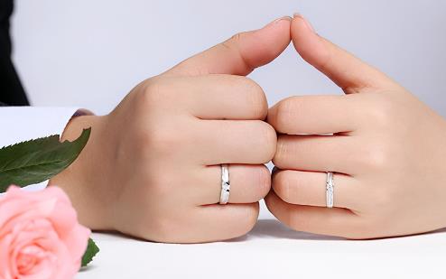 情侣建议买的六件东西，情侣之间必买的东西