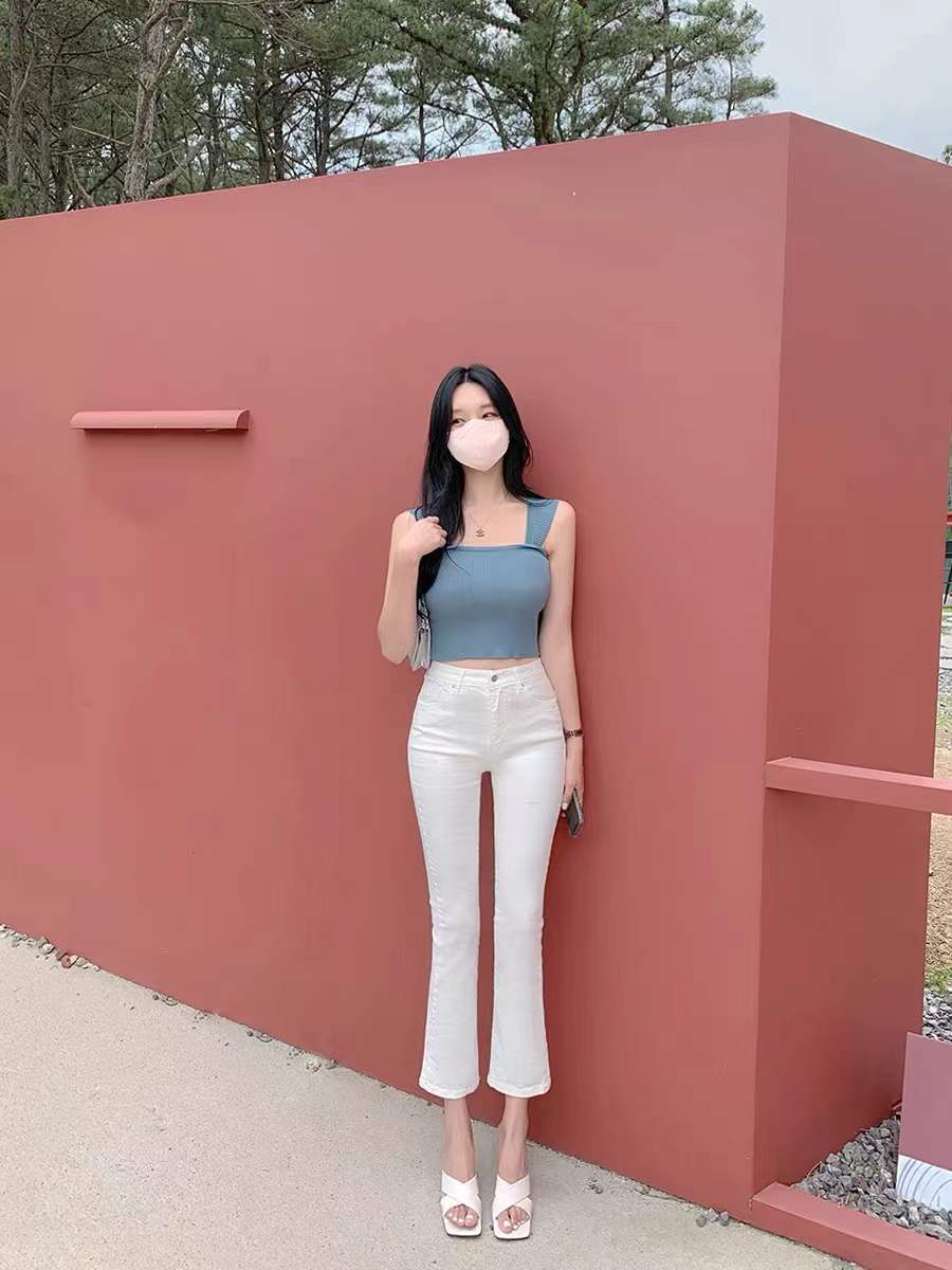 显得女人味十足牛仔裤搭配图片，精致不失女人味牛仔裤