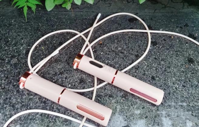 女人长期跳绳面部会发生什么变化,女人坚持跳绳对身上的器官的好处