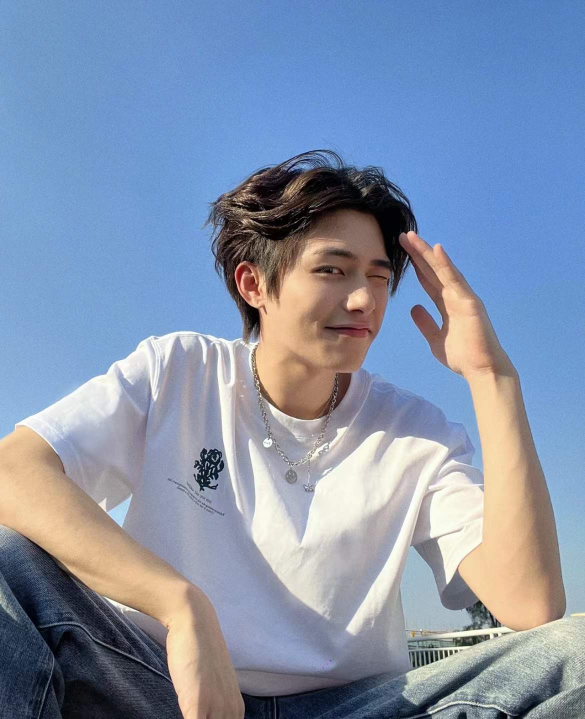 男性朝气蓬勃的图片