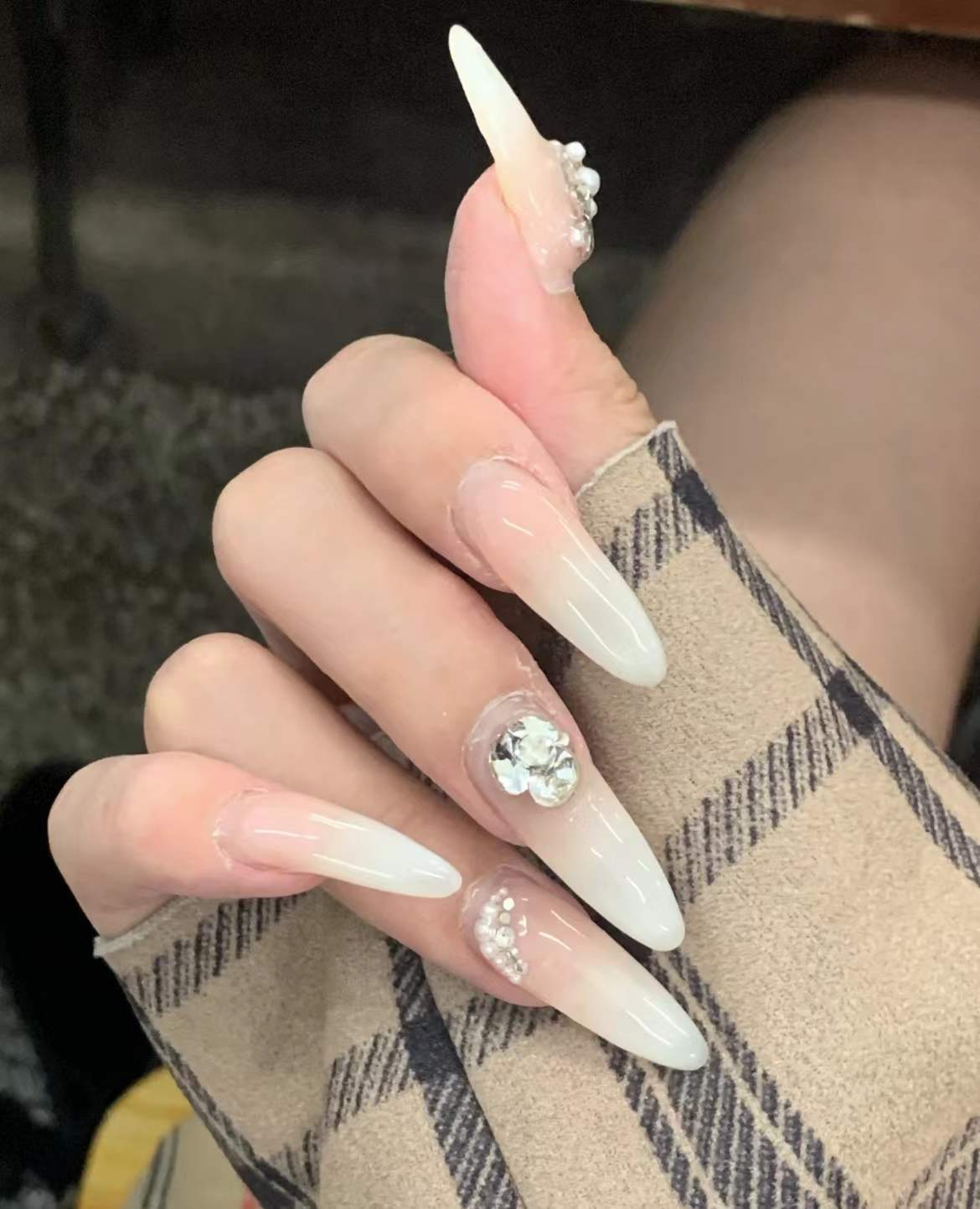 白色指甲款式图片