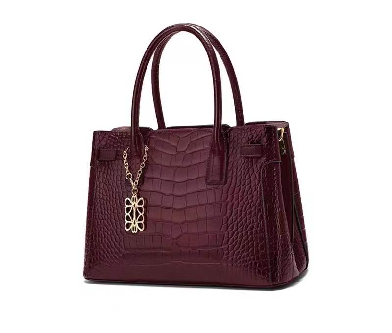 女人50岁背什么包好看图片