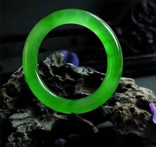 玛瑙和翡翠的区别,玛瑙鉴别最简单方法