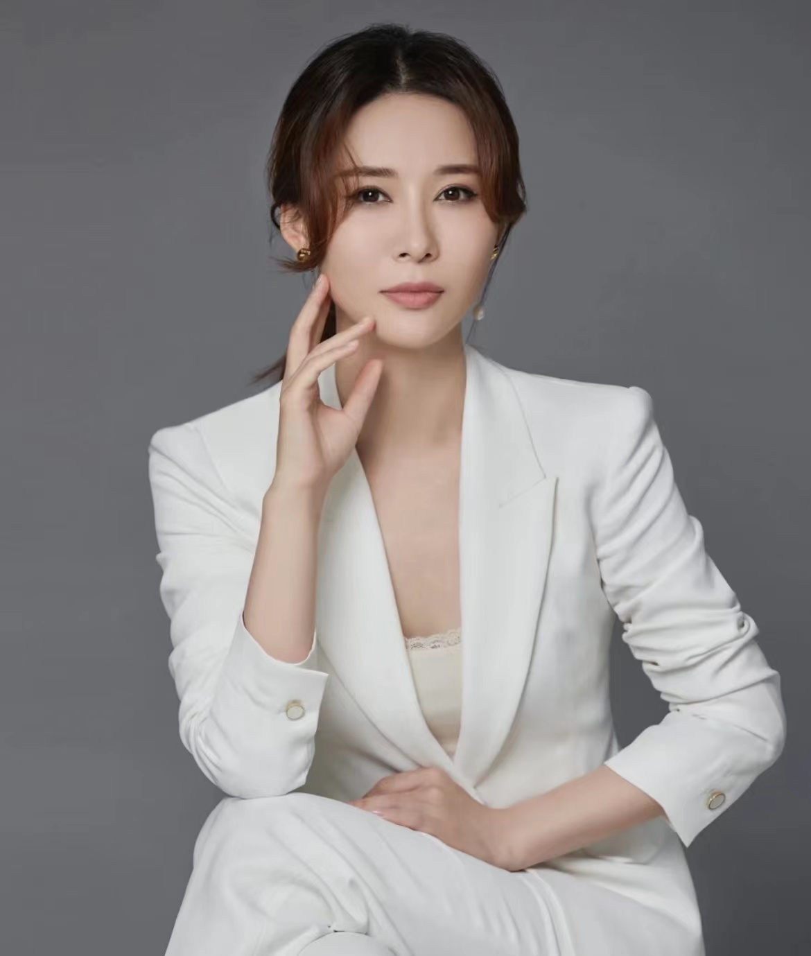 女性知性的图片,知性女性惊艳的图片