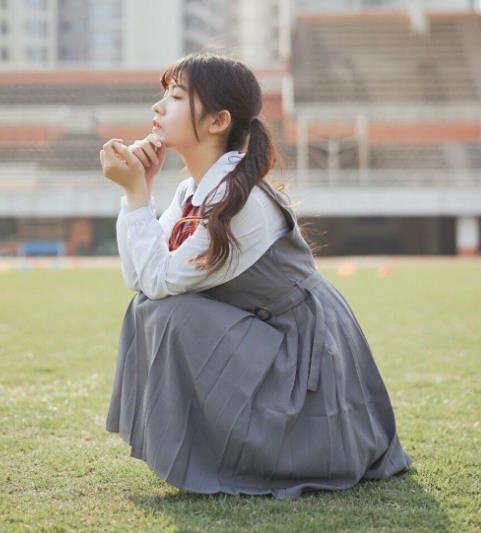 女人会轻易夸奖男人吗,为什么女人都喜欢男人夸赞自己