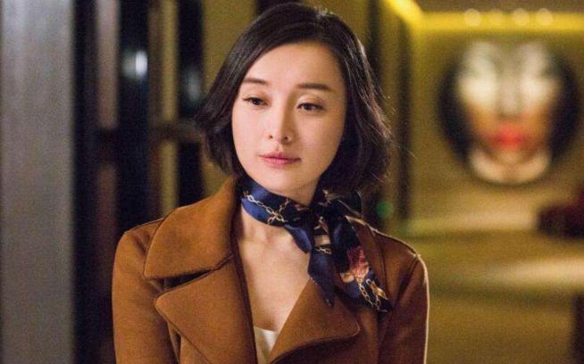 高颧骨女生适合发型,女性颧骨高留什么发型