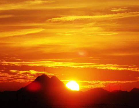 太阳刺眼的唯美图片,光芒四射的太阳图片唯美