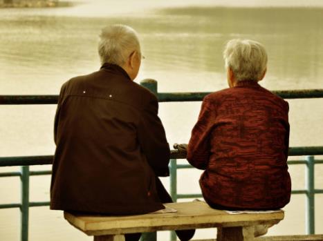 浪漫夫妻白头到老图片,夫妻相伴一生白头到老图片