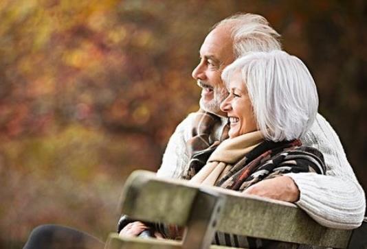 浪漫夫妻白头到老图片,夫妻相伴一生白头到老图片