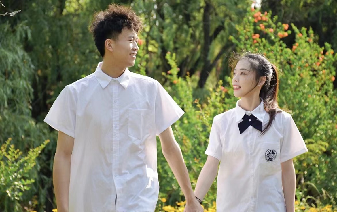 情侣手牵手真实生活图片