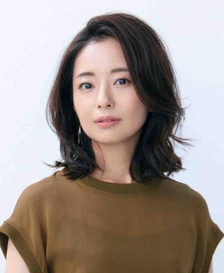 中年妇女短发发型图，四五十岁烫发发型图片