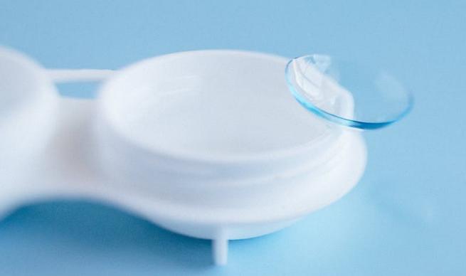 七种人不宜戴隐形眼镜，高温情况下不宜长时间戴隐形眼镜吗