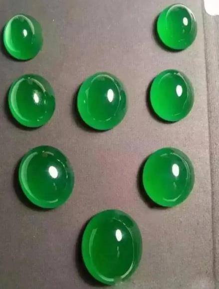 帝王绿翡翠观音图片