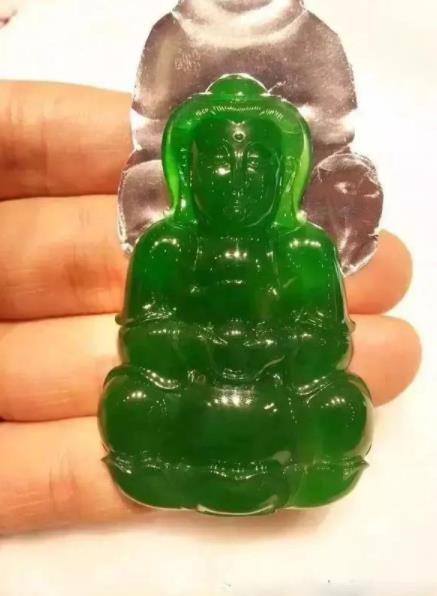 帝王绿翡翠观音图片，帝王绿翡翠原石图片