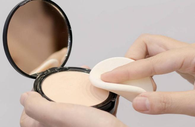 粉饼碎了怎么修复，粉饼怎么用才正确