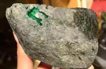 帝王绿翡翠原石图片