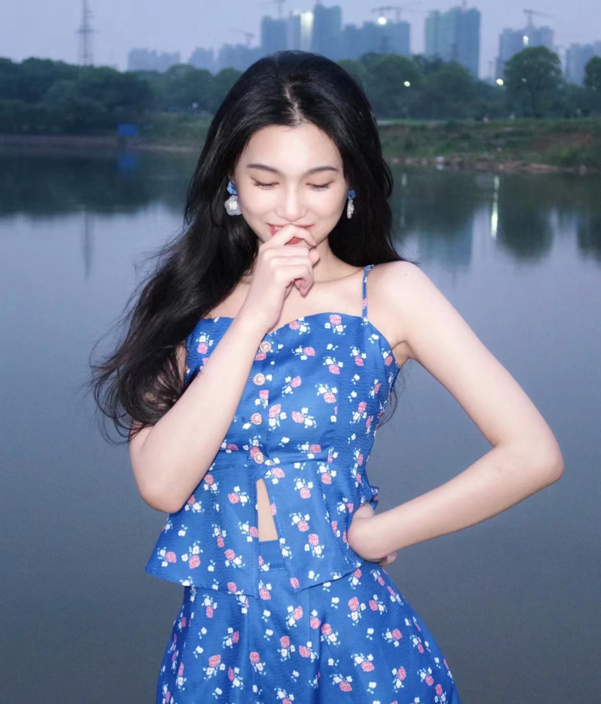 女生各种凹造型图片