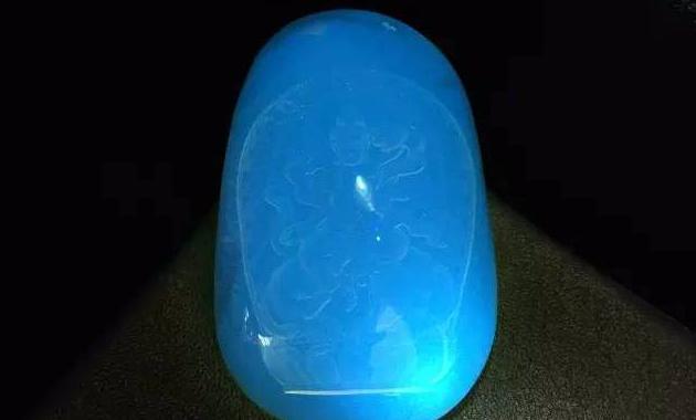 琥珀为什么不能戴在脖子上,琥珀的种类和档次