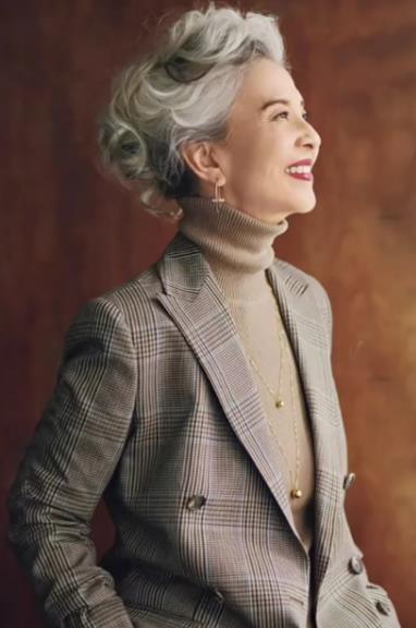 60岁发型怎么烫才好看,50-60岁最佳发型照片