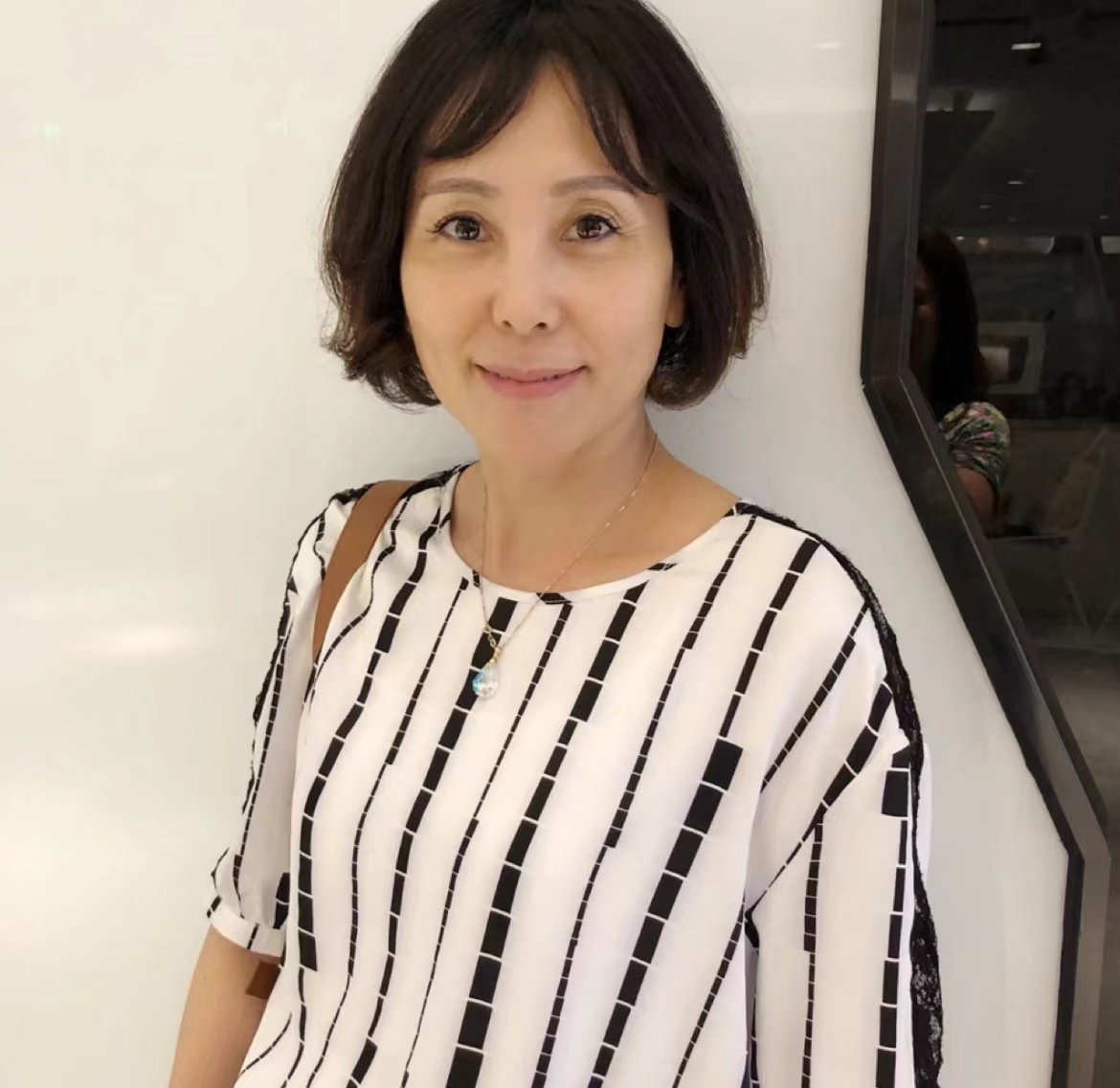 60岁今年流行发型图片,六十岁女人最佳发型图