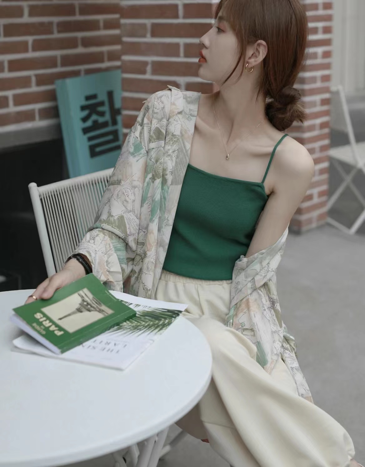 吊带背心怎么搭配