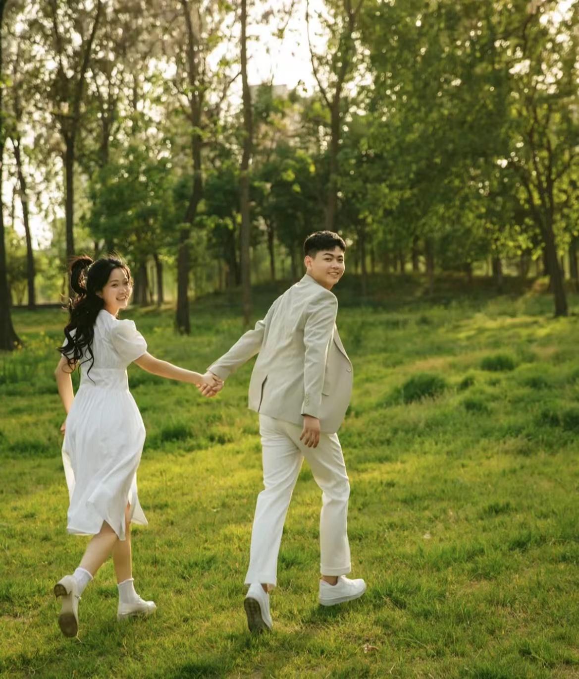 情侣图片一男一女唯美图片