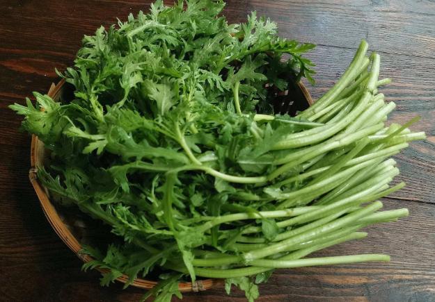 吃茼蒿三大好处,吃茼蒿的好处与功效