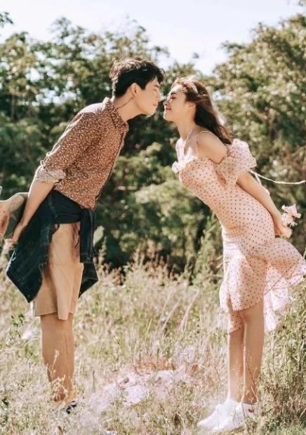 夫妻拍照姿势大全图解