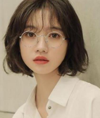 大圆脸的胖女人适合的发型