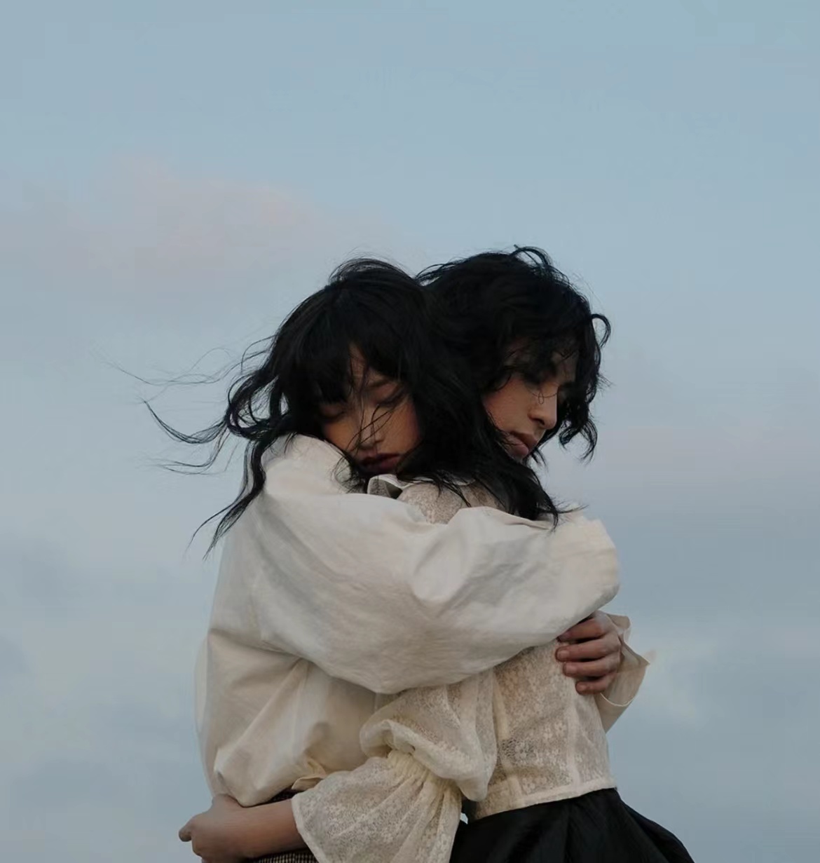 好想紧紧拥抱你的图片,男女两个人拥抱的最好看的图片-528时尚网