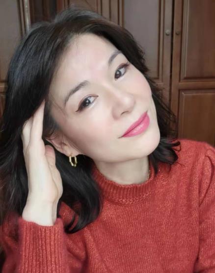 中老年人最简单化妆,怎样化淡妆中年女性