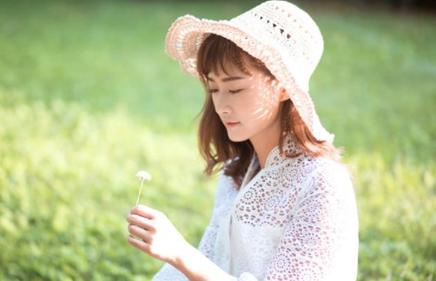 女人一旦爱上你的表现,女生暗示接受你的信号