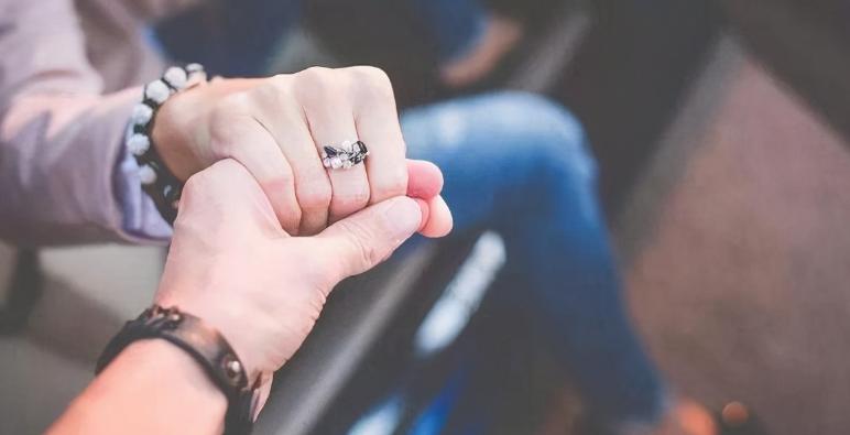 女生找对象人品重要还是工作重要,女生找对象人品和工作哪个更重要