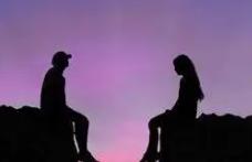 女孩子故意躲着你暗示什么,女人一旦逃避你的心理