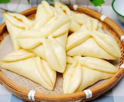 糖三角不开口漏糖捏法,糖三角怎么包不开裂