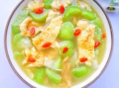 丝瓜鸡蛋汤家常做法,丝瓜鸡蛋汤怎么做奶白色