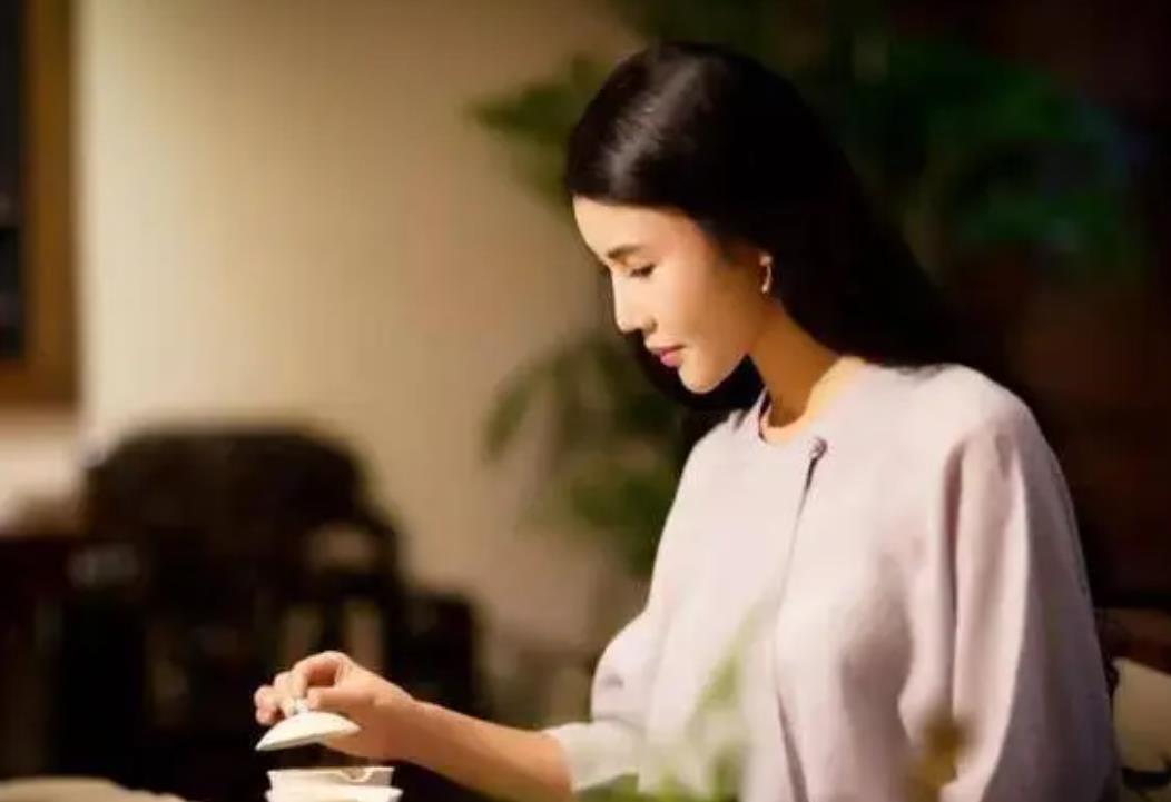 贵气的女人的特征有哪些，贵气女人的4个特征