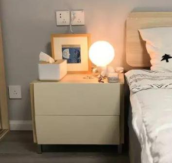 床头摆什么合适,床头柜上放什么装饰品