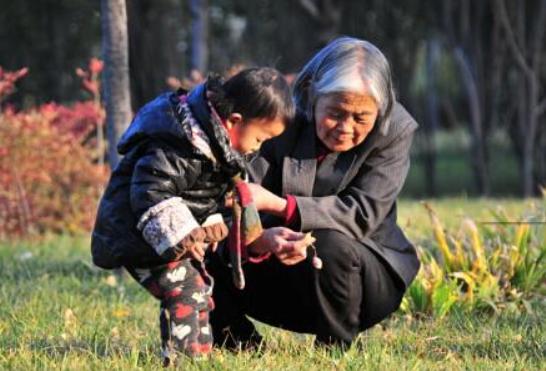 奶奶太溺爱孩子怎么办,孩子被爷爷奶奶宠坏了怎么办