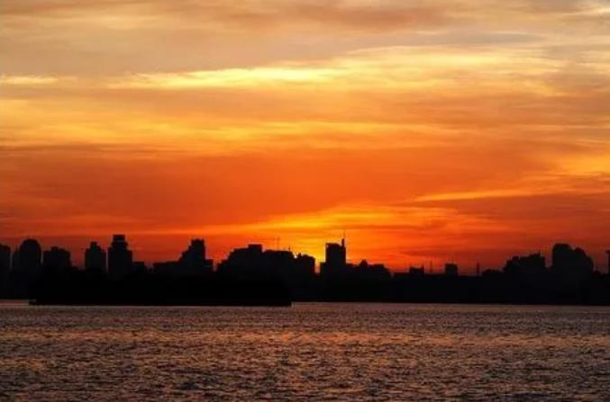 女人膨胀了会有哪些表现，自我膨胀的女人有哪些表现