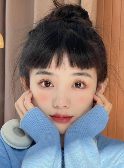 眉上刘海适合哪种脸型,俏皮又不挑脸型的眉上刘海-528时尚网