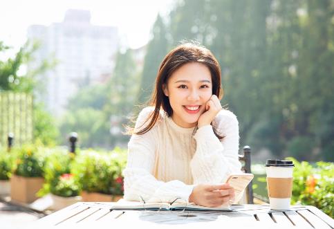 顶级女人如何征服顶级男人,聪明的女人该如何去爱优质的老男人