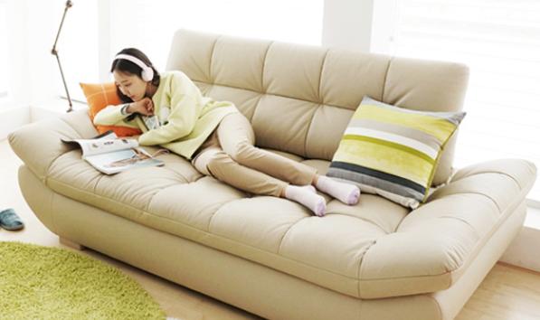 皮沙发和布沙发哪个好清洁，真皮沙发怎么护理
