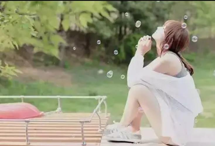 不服软的女人能要吗,不服软的女人是强势吗