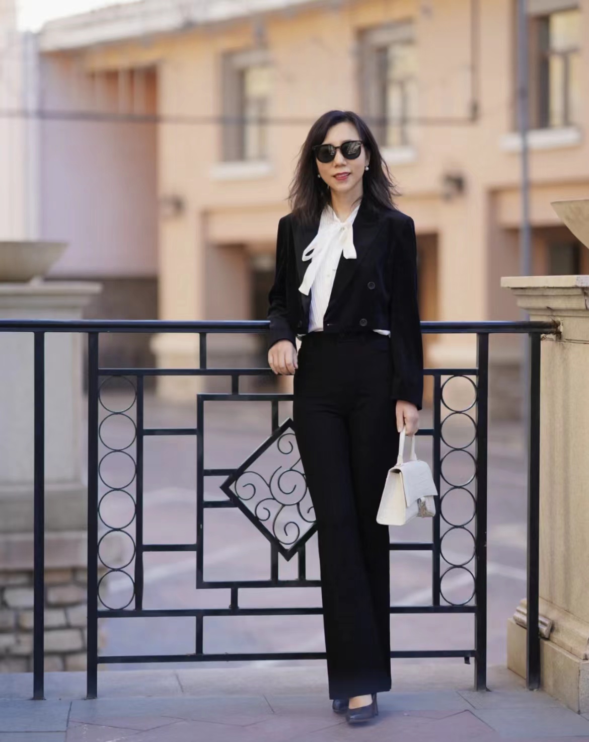 中年女人的职场黄金穿搭,中年人职场怎么穿有气势-528时尚网