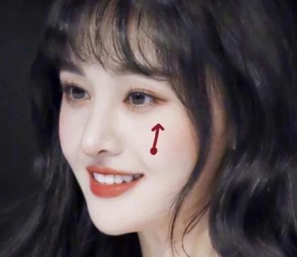 怎么笑才自然好看不露齿,露齿笑比不露齿更好看吗