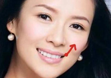 怎么笑才自然好看不露齿,露齿笑比不露齿更好看吗