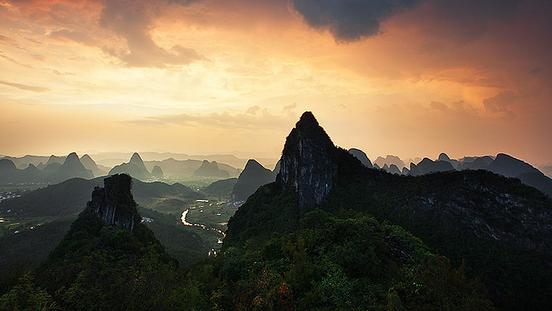 离婚的人不能和什么人结婚，离婚的人不能和什么人在一起