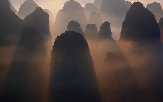 离婚的人不能和什么人结婚，离婚的人不能和什么人在一起